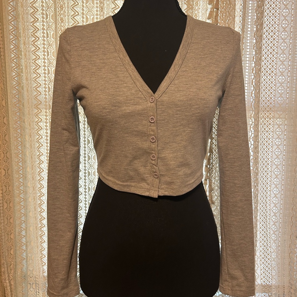 Gray Button-Up Long Sleeve Crop Top